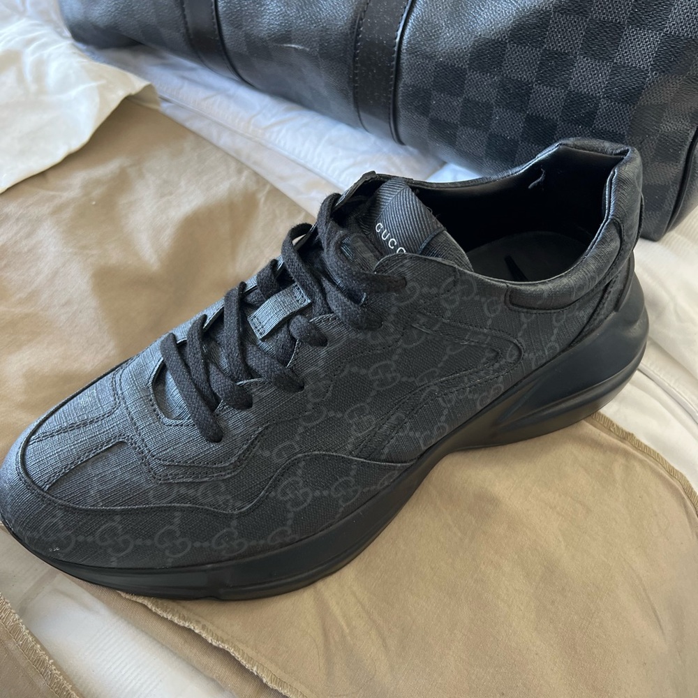Gucci Men Sneakers w/ dust and orig box size 10